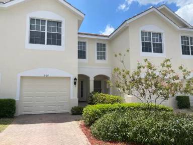 Main picture of 924 Hampton Cir