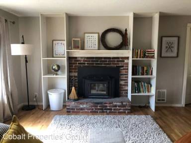 Main picture of 1206 NE Burnside Ave