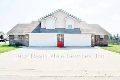 Main picture of 1031 NW Willow Dr