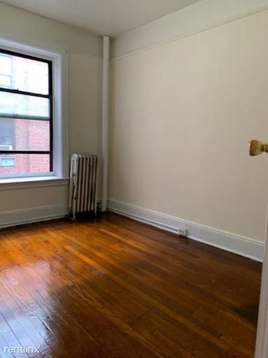 Main picture of 3011 Parsons Blvd