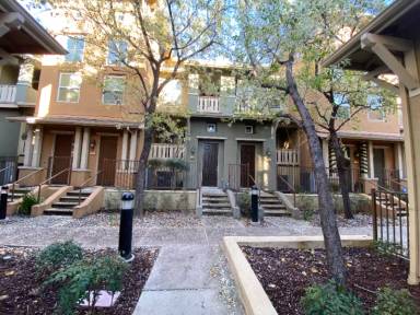 Main picture of 709 Modern Ice Dr