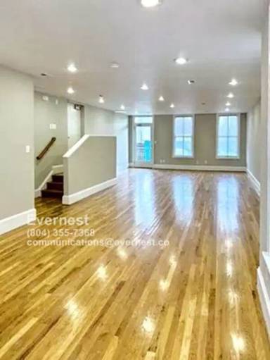 Main picture of 1309 W Main St