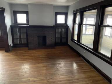 Main picture of 2812 E 117th St