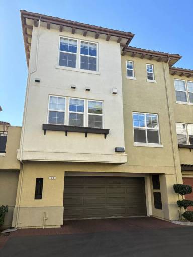 Main picture of 34 Picasso Ct