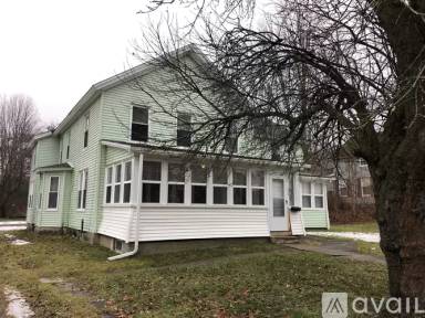 Main picture of 124 Depot St