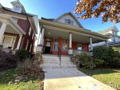 Main picture of 352 Market St