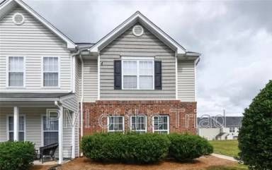 Main picture of 102 Breezeway Ln