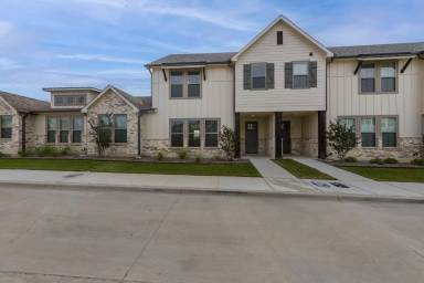 Main picture of 9716 Thorncrown Ln