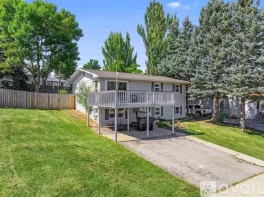 Main picture of 915 Jonas Blvd