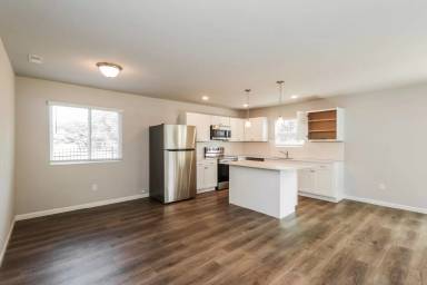 Main picture of 137 W Mason St
