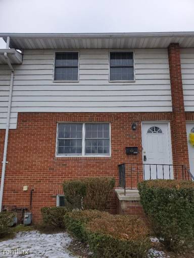 Main picture of 1545 Logan Ave
