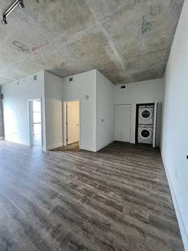 Main picture of 590 W Flagler St