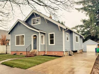 Main picture of 8124 SE Hawthorne Blvd