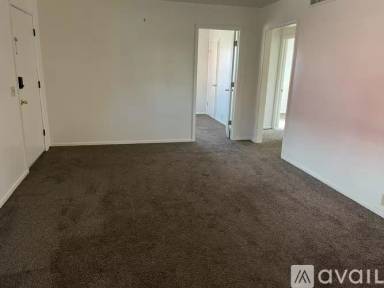 Main picture of 3061 2 N Main St