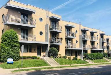Main picture of 4528 Broadway