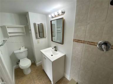 Main picture of 10449 NW 8th St
