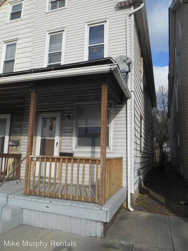 Main picture of 743 S Front St