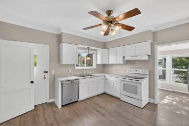 Main picture of 23 W Burdick St