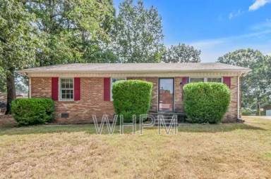 Main picture of 305 Mockingbird Ln
