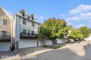 Main picture of 18166 Southdale Plz