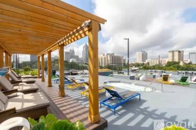 Main picture of Crest at Midtown