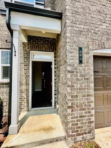 Main picture of 304 Cheval Dr