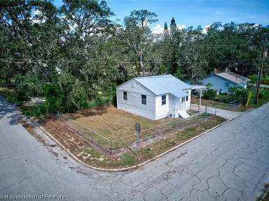 Main picture of 1911 Roseland Ave