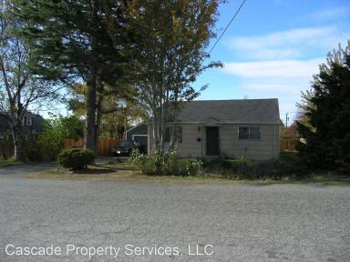 Main picture of 385 SE Pasek St