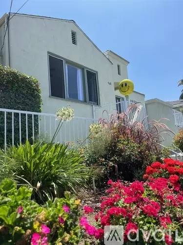 Main picture of 968 Hyperion Ave