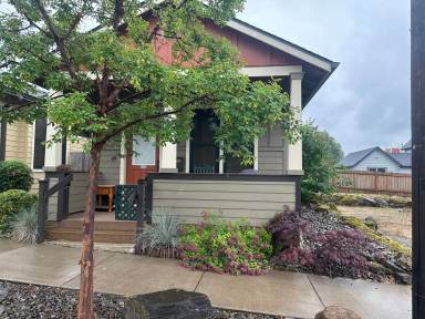 Main picture of 912 8th St