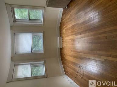 Main picture of 352 Riverway