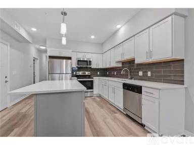 Main picture of 956 19th Ave NE