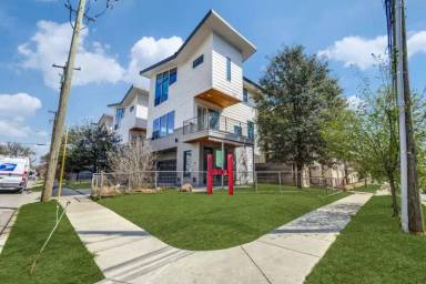 Main picture of 2522 N Henderson Ave