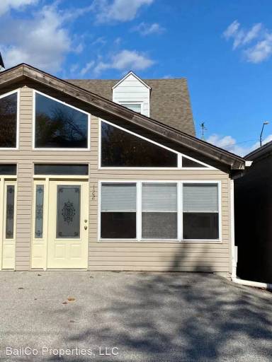 Main picture of 122 E Main St