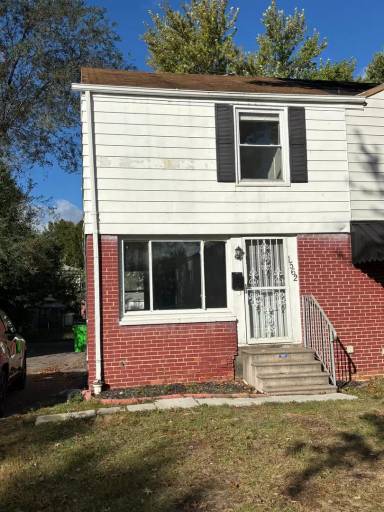 Main picture of 1562 E 256th St