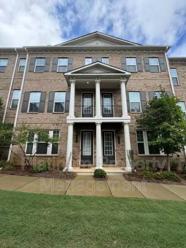 Main picture of 707 Topsail Ln