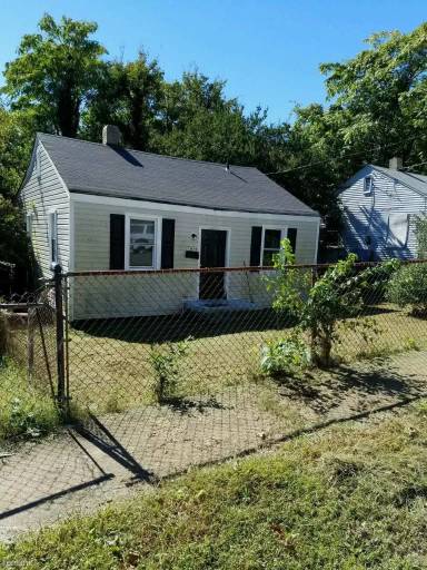 Main picture of 1915 Chelsea St