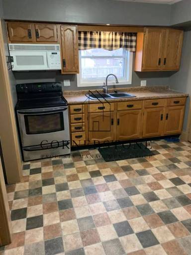Main picture of 835 Pleasant St