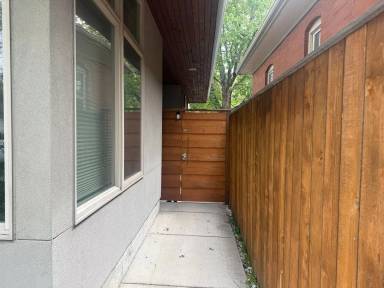 Main picture of 3926 Yates St