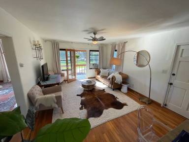 Main picture of 1920 Carmelina Dr