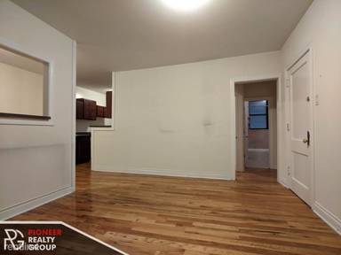 Main picture of 819 W Waveland Ave