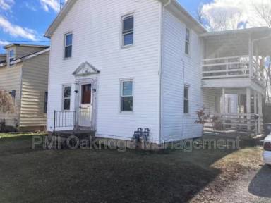 Main picture of 906 Race Dr