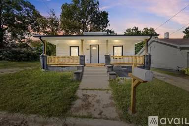 Main picture of 1005 E Russell Ave