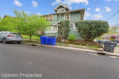 Main picture of 2634 SE Yamhill St