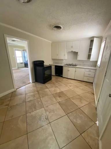 Main picture of 4210 S Jackson St