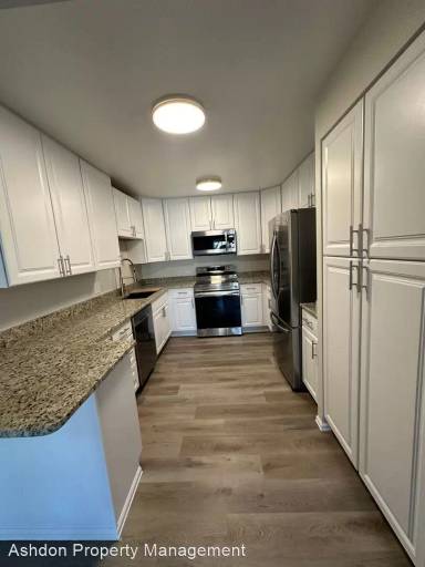 Main picture of 680 S Alton Way