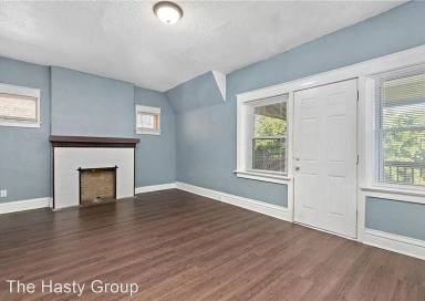 Main picture of 2107 E Linwood Blvd