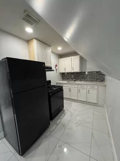 Main picture of 33 W End Ave