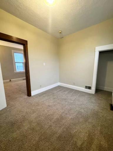 Main picture of 545 E 5th St