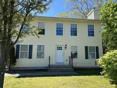 Main picture of 536 Hampton Ave